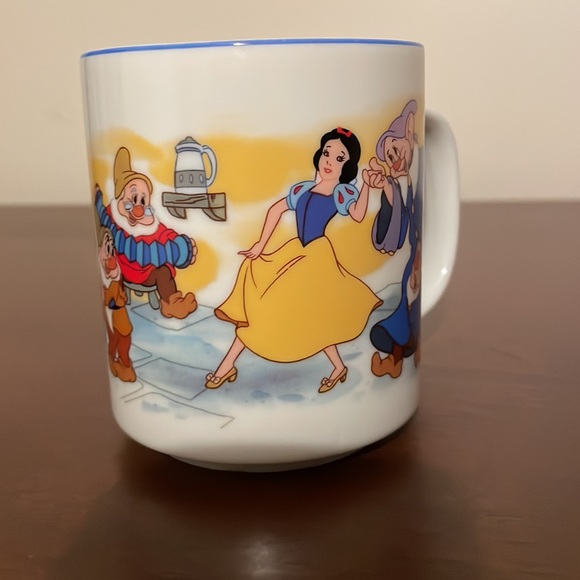 Vintage Made in Japan Disneyland / Walt Disney World Snow White & 7 Dwarves Mug - Picture 8 of 12